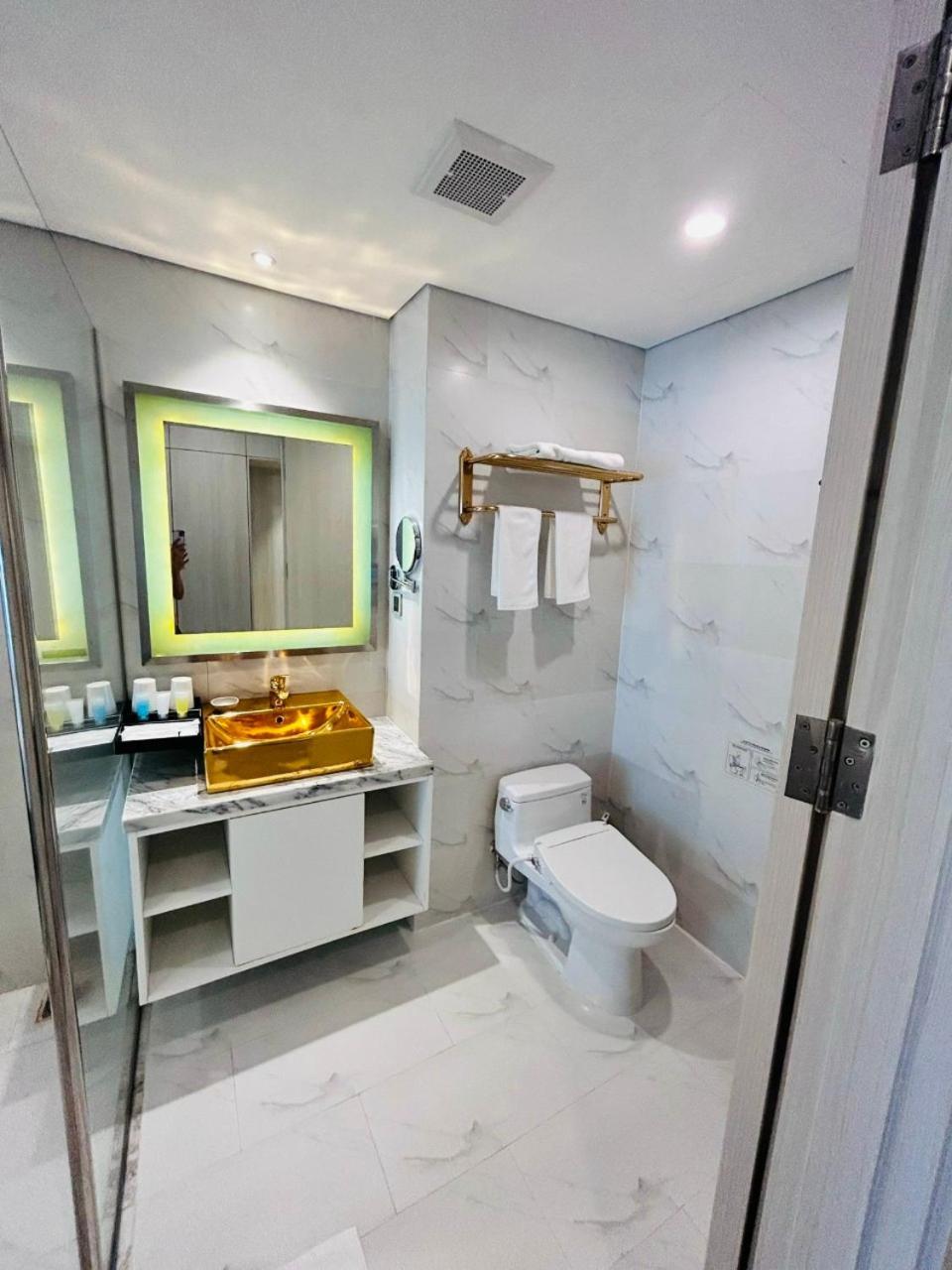 Golden Apartment With Sea View Da Nang Exterior photo