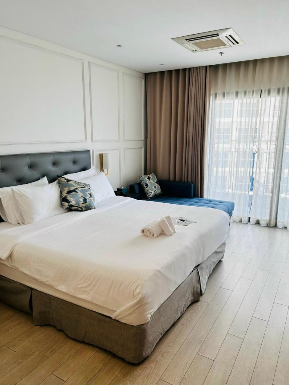 Golden Apartment With Sea View Da Nang Exterior photo