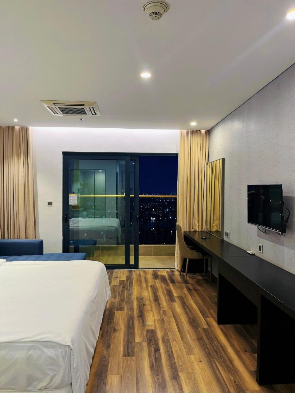 Golden Apartment With Sea View Da Nang Exterior photo
